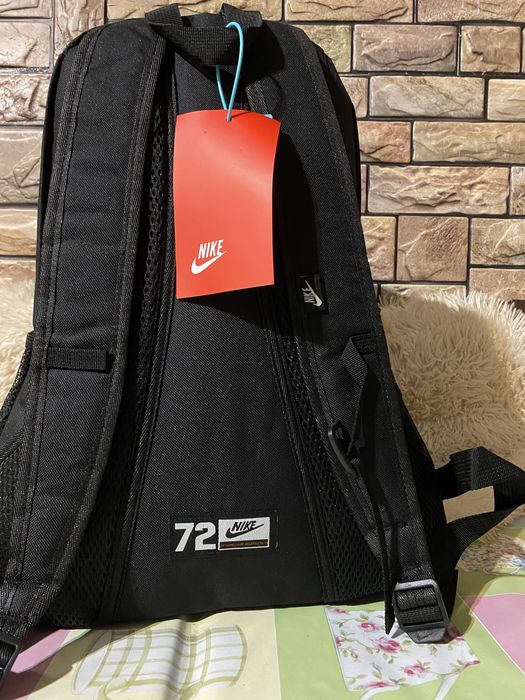 Оригинална раница Найк…два цвята.Много добро качество.С две отделени.