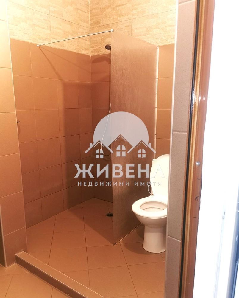 Продавам обзаведен 3-стаен апартамент, кв. Възраждане 4, площ 133 кв.м