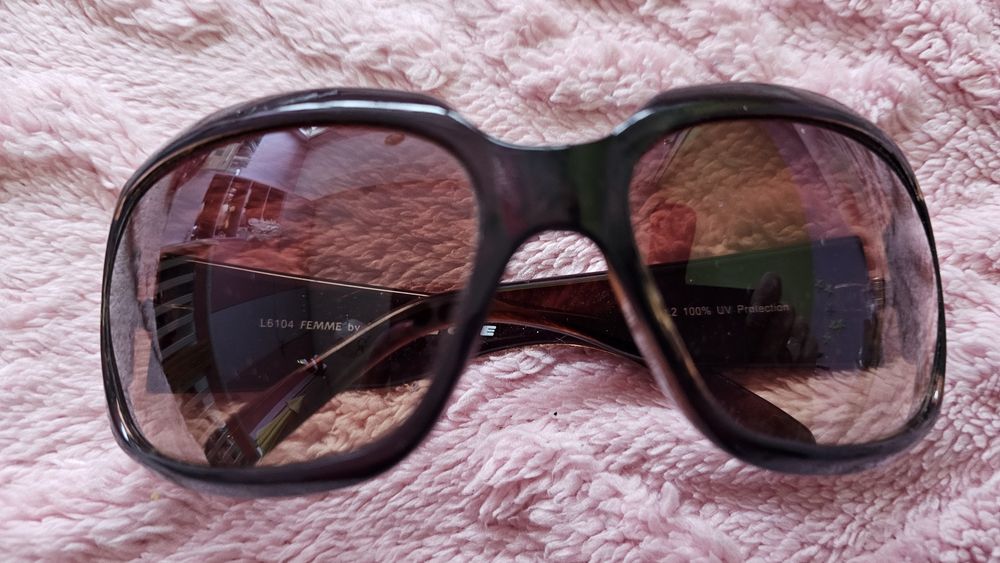 Дамски очила с диоптър + 4  три броя и едни слънчеви