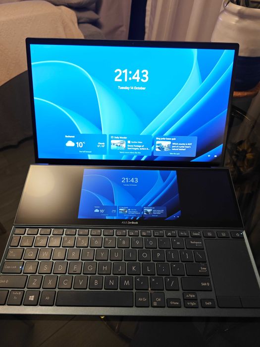 Asus Zenbook Duo 14" , intel i5, 8 GB Ram