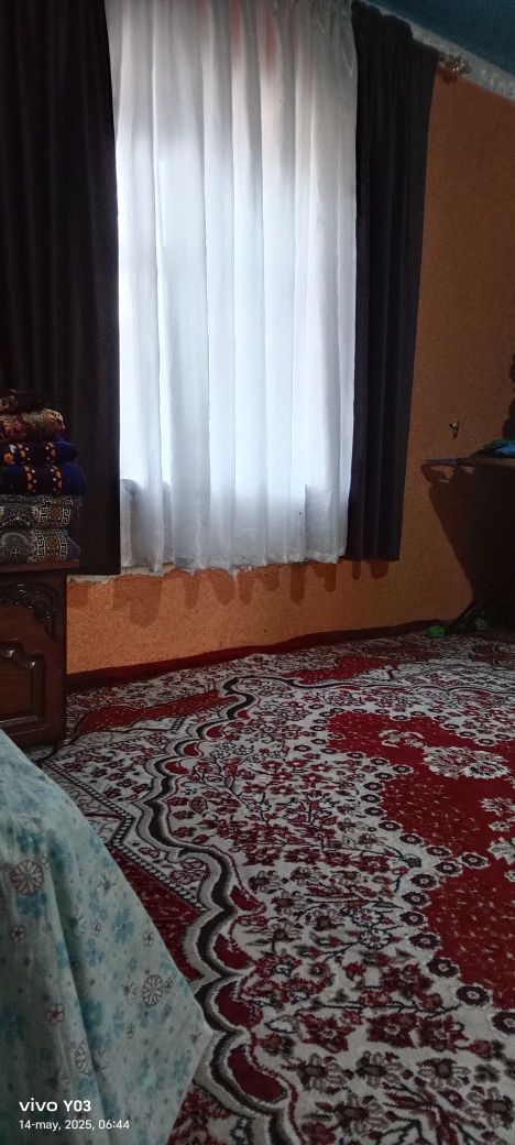 10 sotixli hovlili uy sotiladi