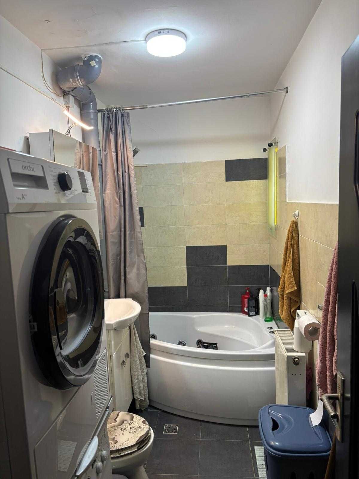 Vand apartament cu 2 camere zona Vasile AARON