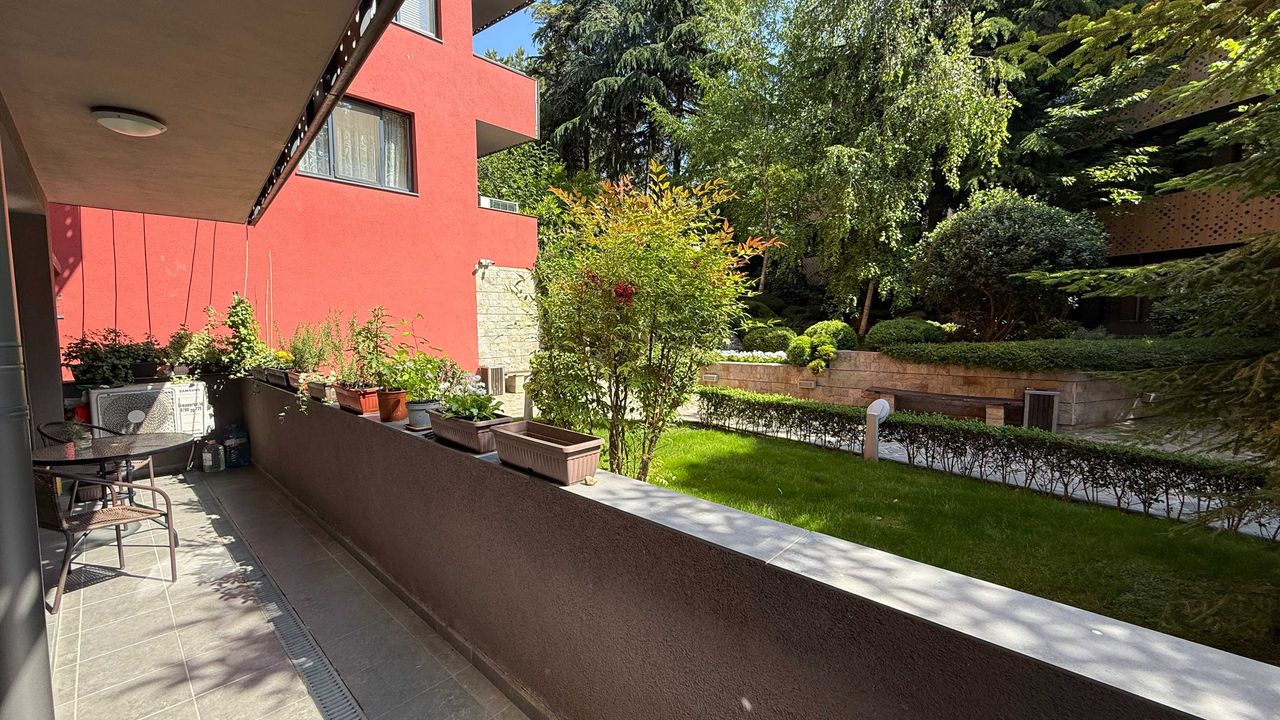 Продава се Двустаен апартамент в Варна, Бриз - 76 кв.м за 2448 €/кв.м - Снимка #18