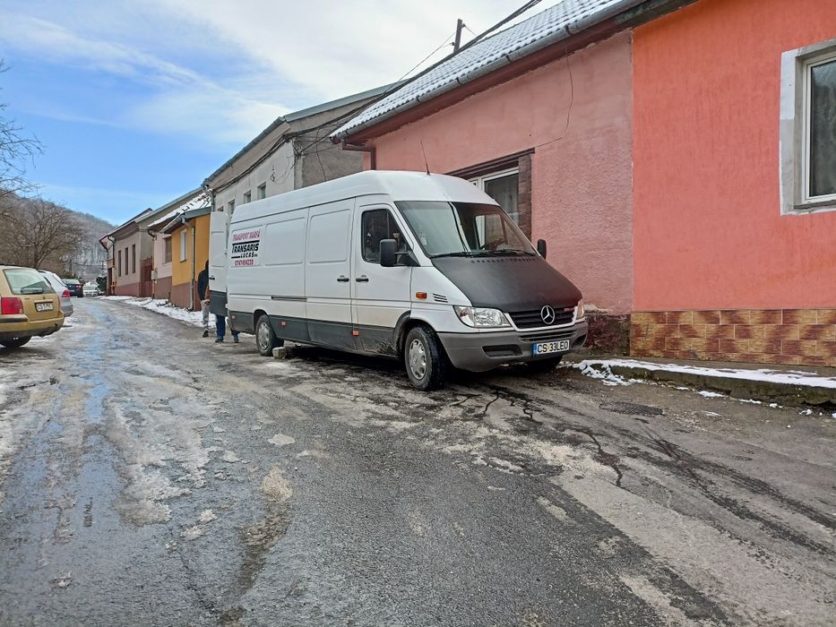 Transport marfa.Servicii mutări, relocări, debarasări, manipulare marf