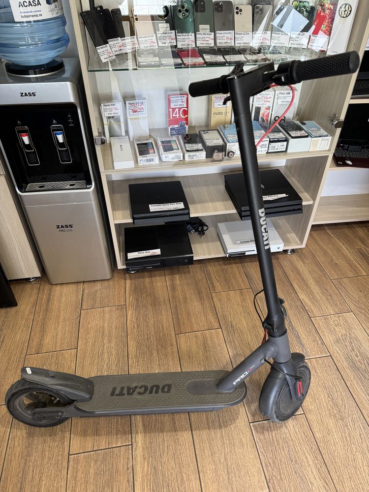 Trotineta electrica Ducati Pro-I Evo, 350W, Autonomie 25 km, 25 km/h!
