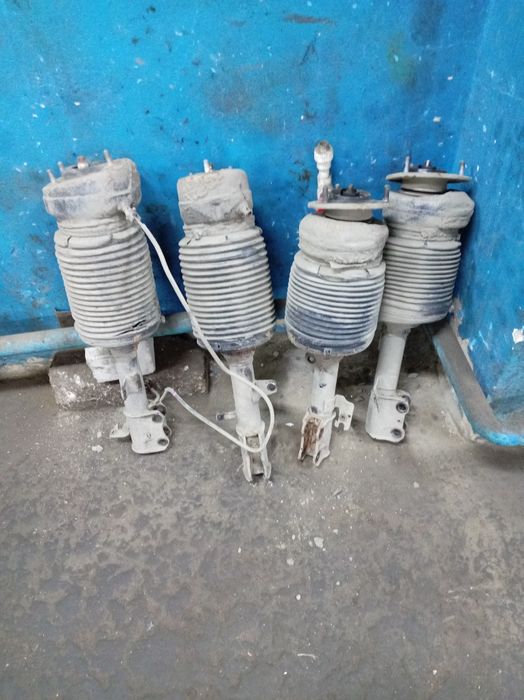 Продам пневмостойки в комплекте от рх 330,350 в рабочем состоянии