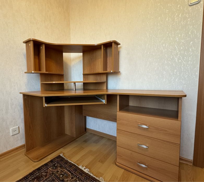 Продам компьютерный стол
