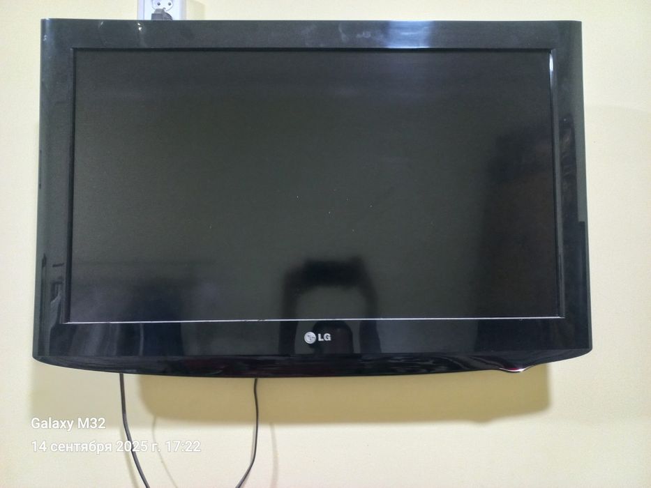 Televizor sotiladi