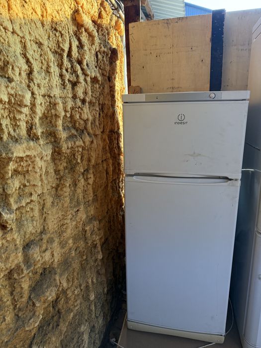 Продам холодильник Индезит
