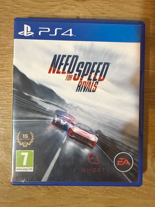 Playstation 4 с три джойстика и 5 игри