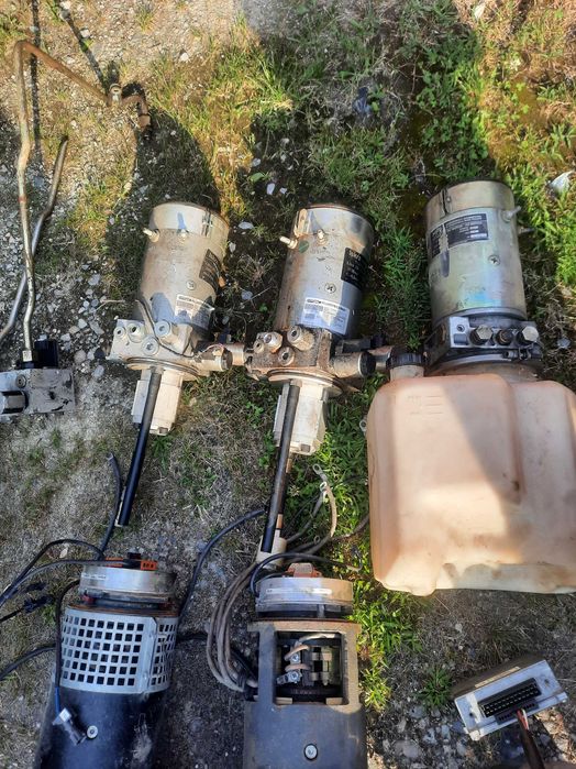 Vând piese ptr transpaleta electrică marca Linde