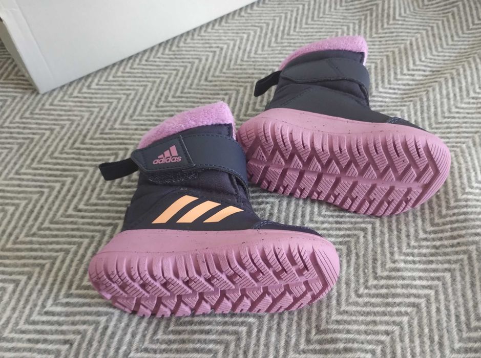 Adidas топли ботушки номер 20