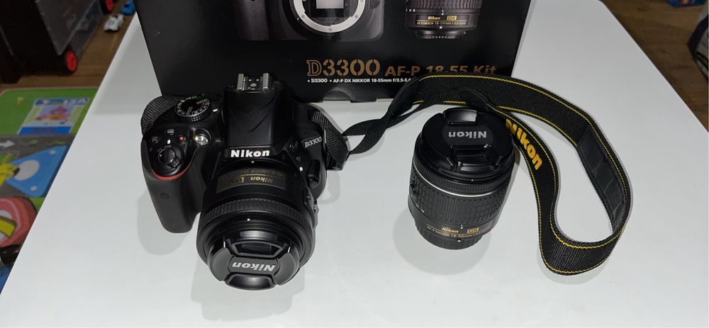 Продавам фотоапарат Nikon D3300 + подарък