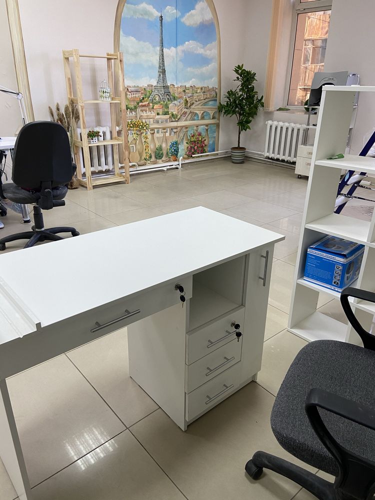 Сдаю стол для маникюра в аренду