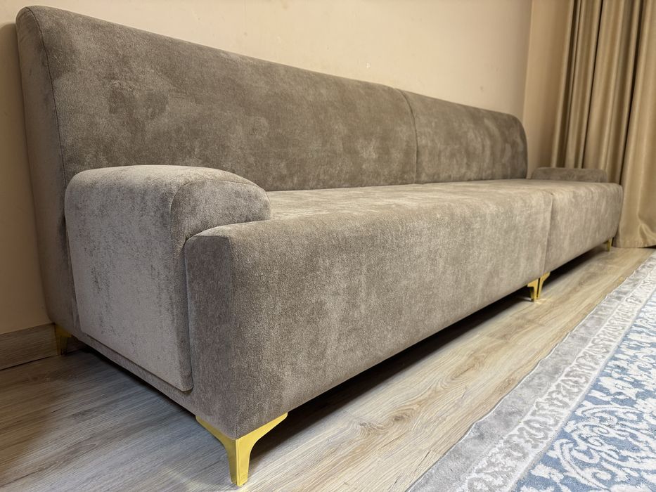 Продам диван новый на днюх брали за 260 тысяч тенгедлина 3 метра