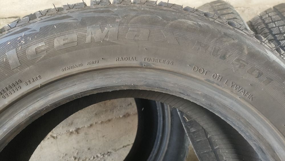 Транспорт, шины для автомобиля