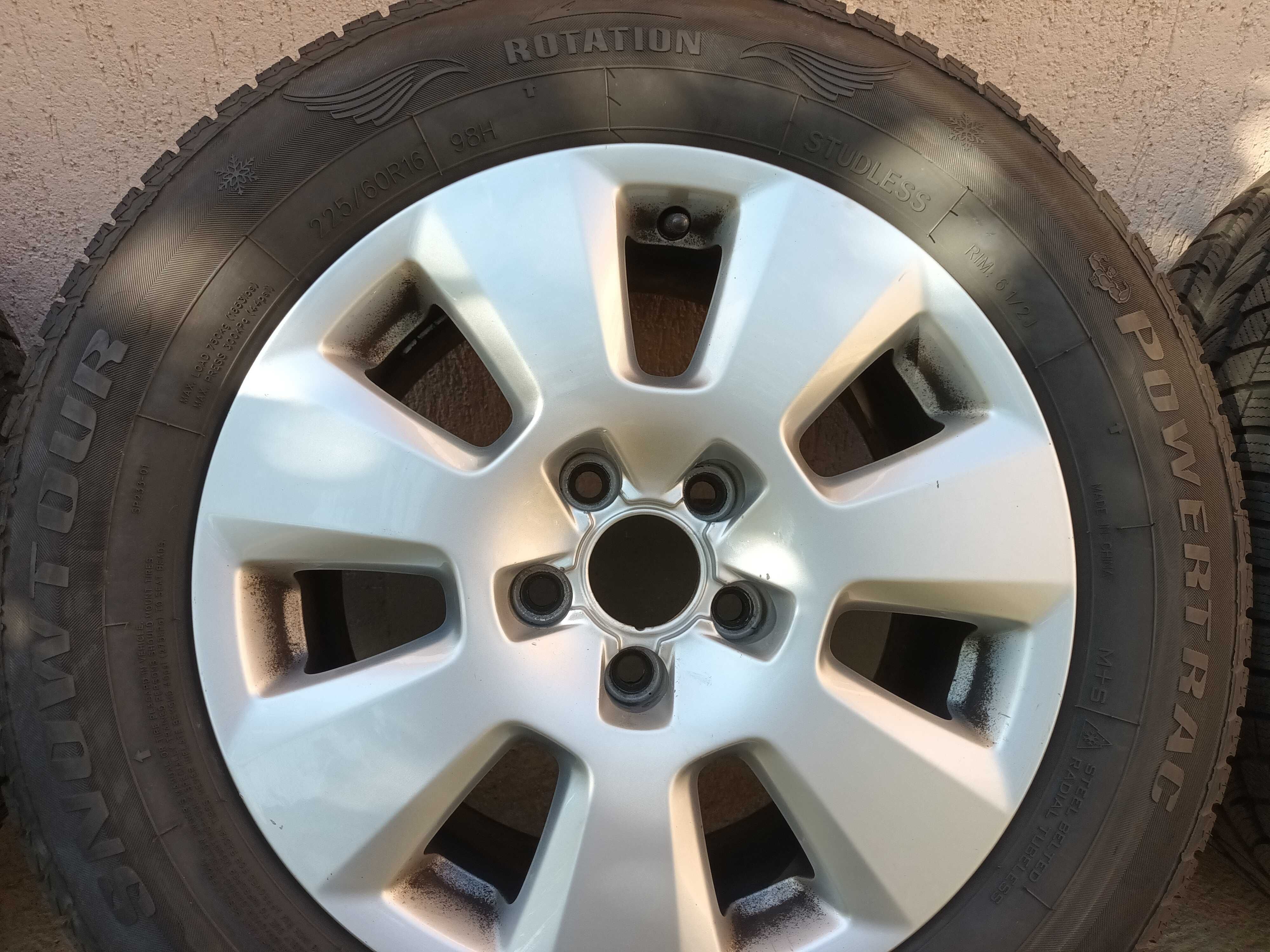 Jenti originale aliaj Audi 7,5jx16, ET 37 si anvelope iarnă 225/60/r16