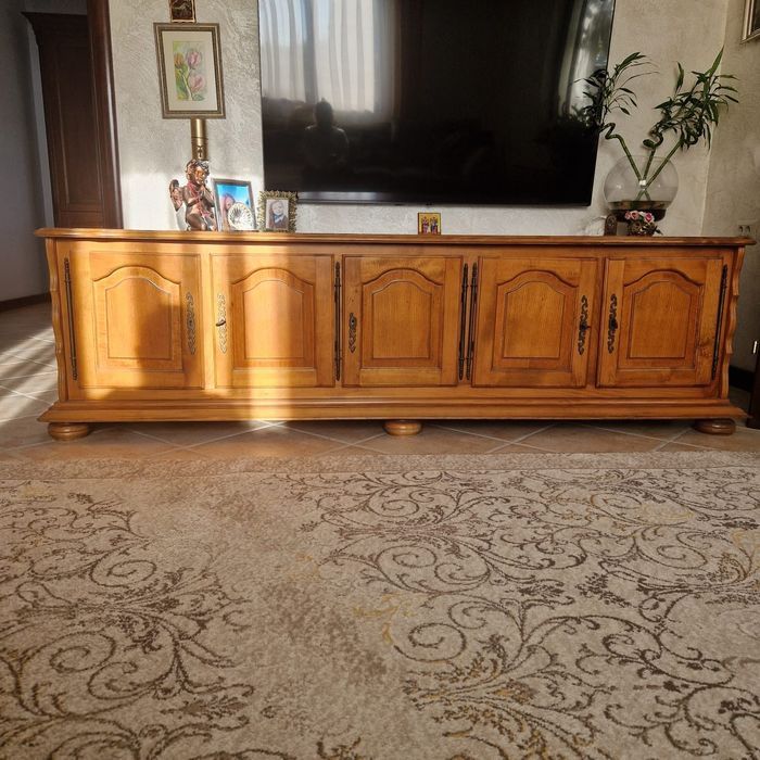 Vind comoda sufragerie din lemn culoare cires