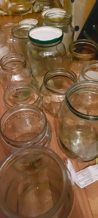 Продам банки 0.5,07, 1 л по 100  и 2,3 л по 150