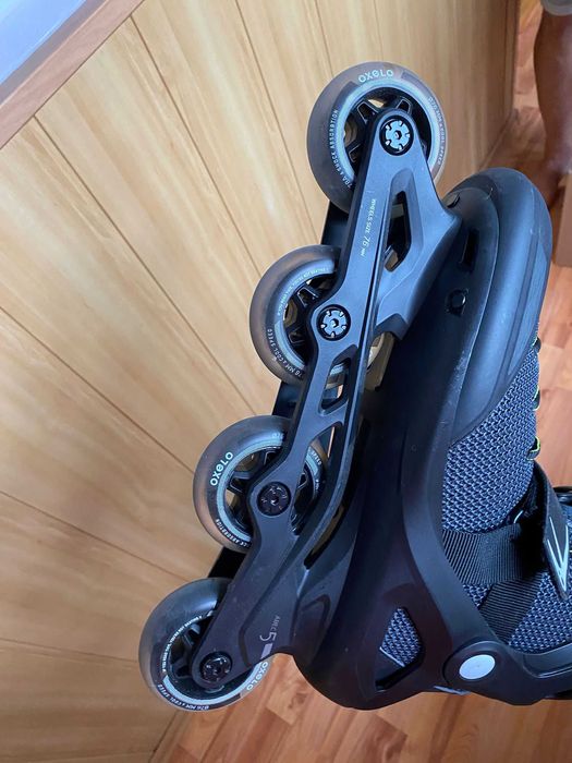 Vand role in stare foarte buna,aproape ca noi. Marimea 44