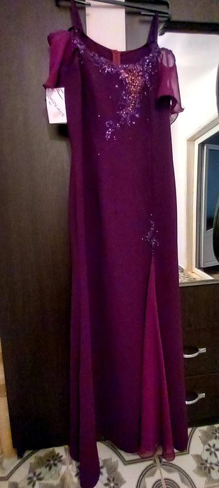 Vând rochie nouă cu eticheta