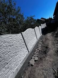 Construim la comanda dvs. garduri si porti din:
- panouri stil jaluzea