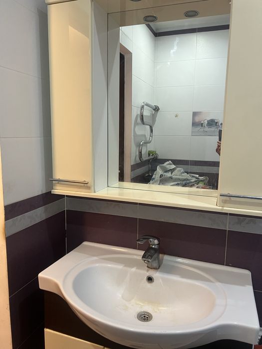 Продам раковину с зеркалом