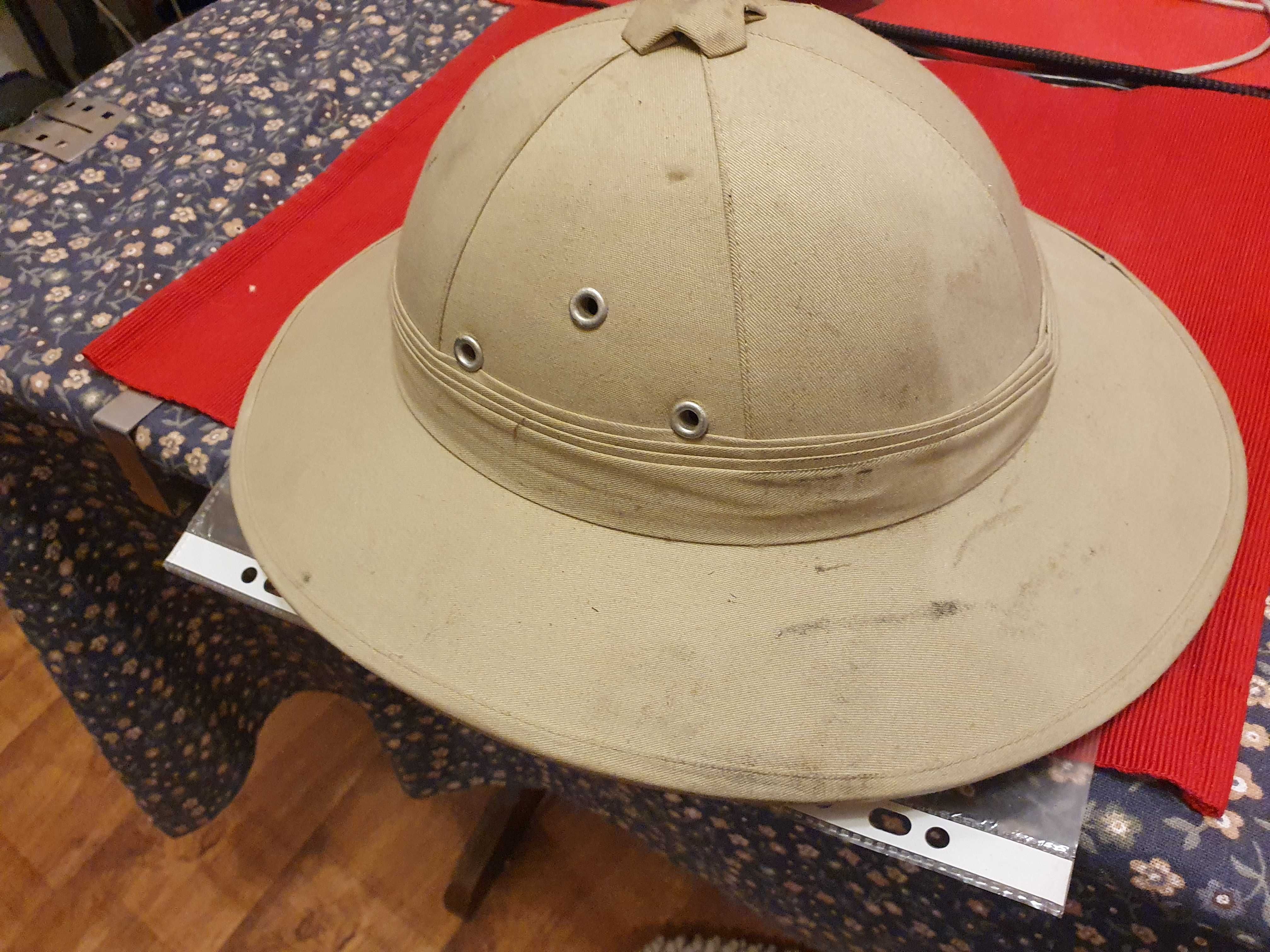 pith helmet шлем от сагово дърво колониал  ,оригинална от 70те години