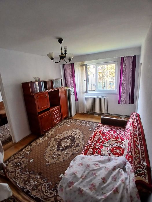 Închiriez Apartament