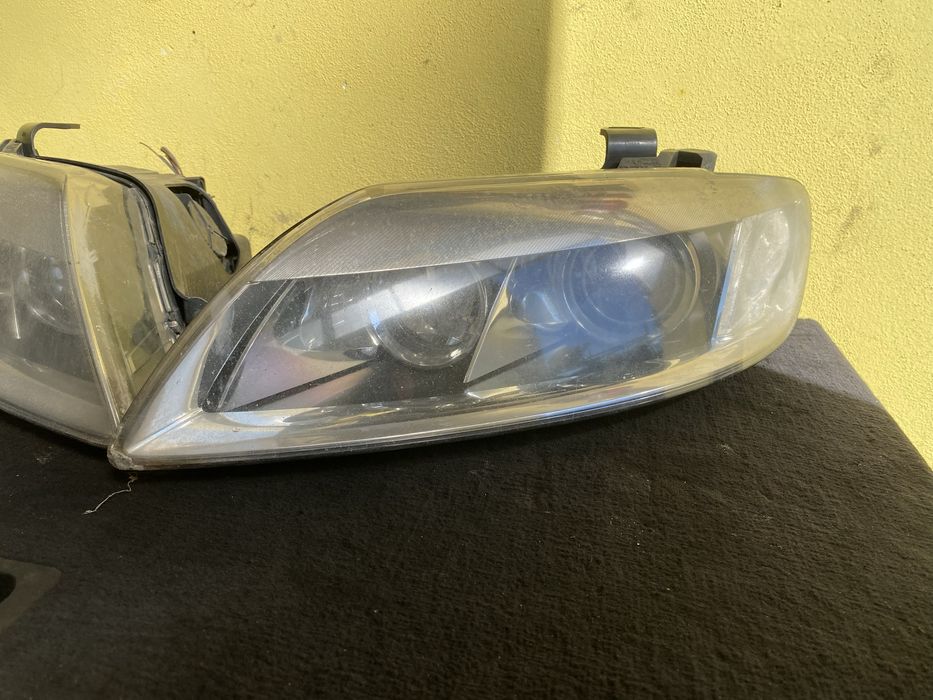 Faruri Xenon St/Dr Audi Q7 An 2007 Pret 1300 lei buc