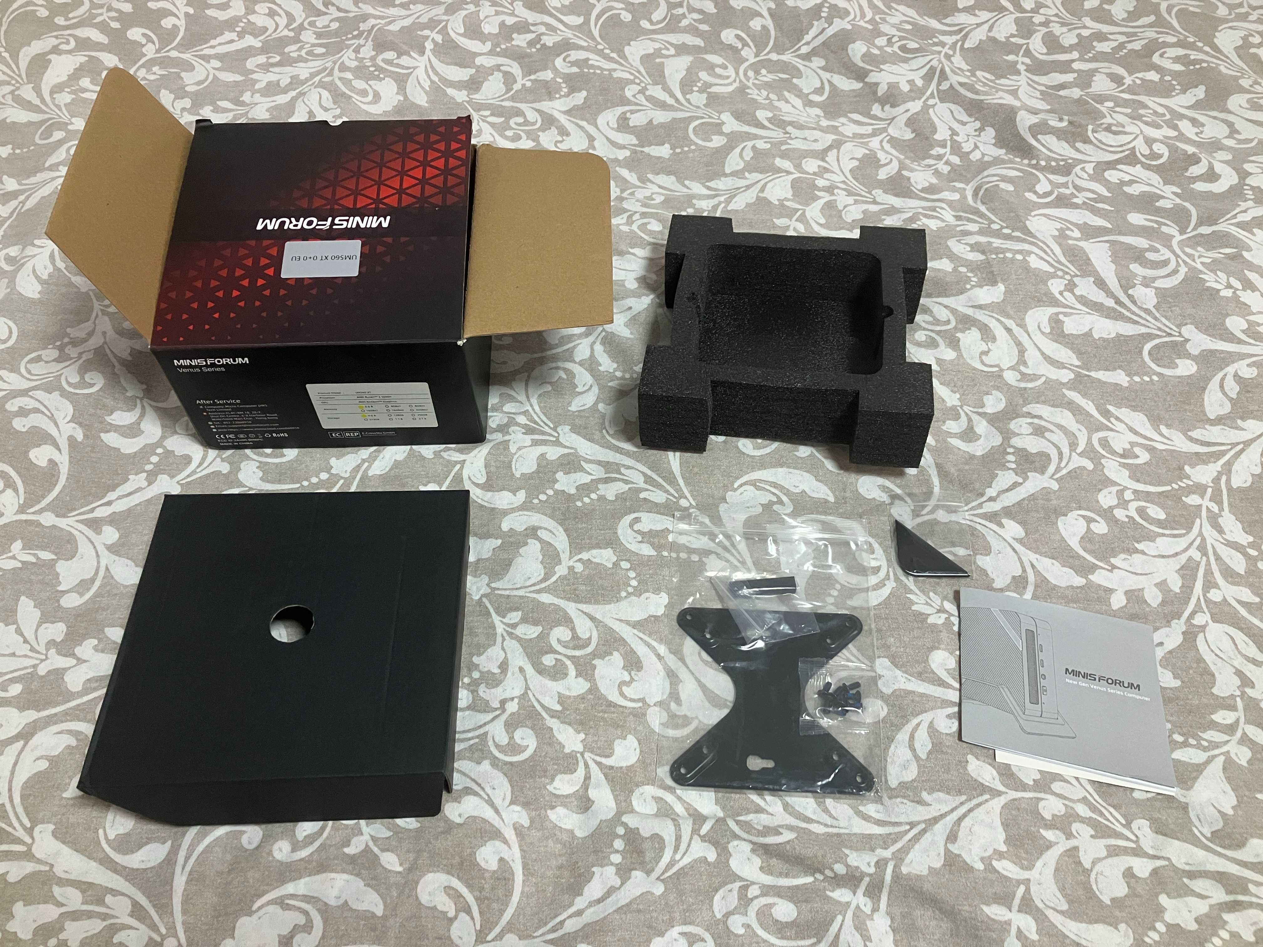 MiniPC Minisforum 560XT [6core 12threads barebones/optiuni cu ram ssd]