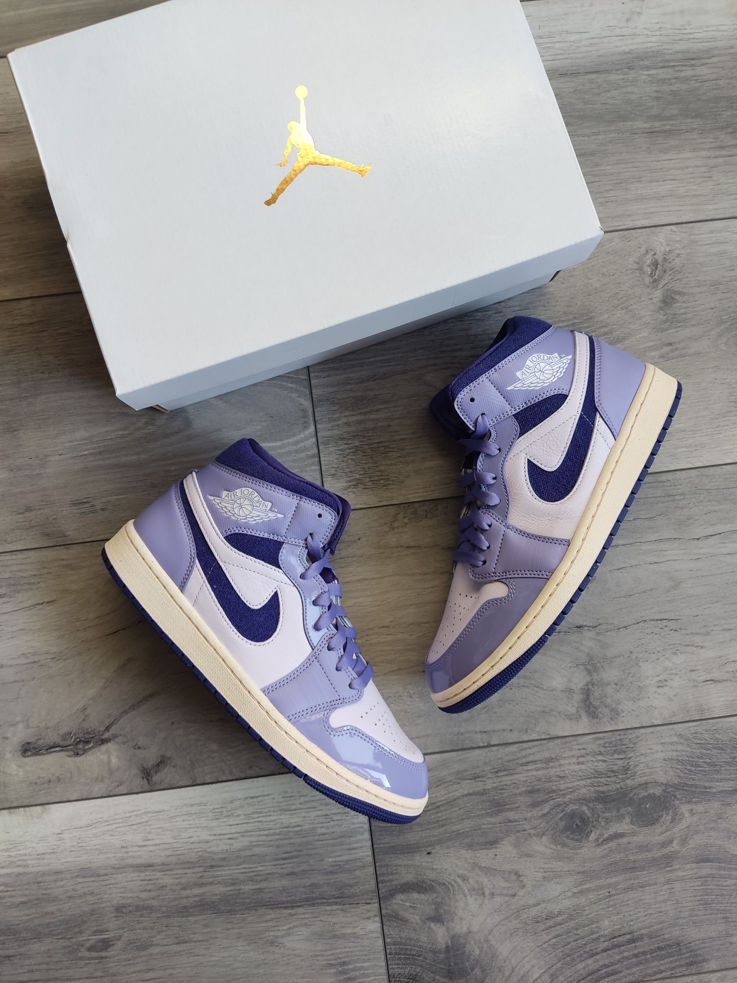 Air Jordan 1 Mid Light Purple