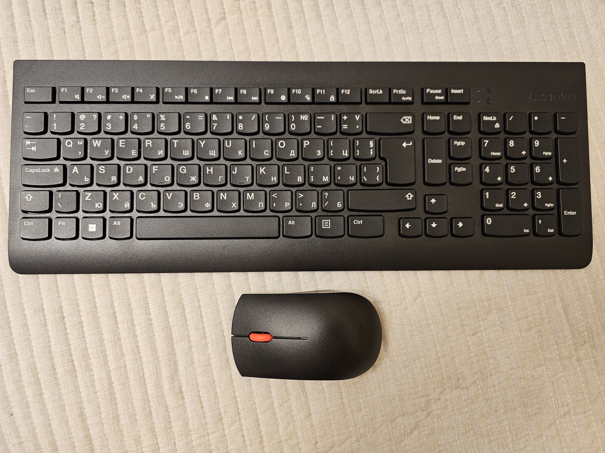 Клавиатура и мишка Lenovo Essential Wireless Keyboard and Mouse