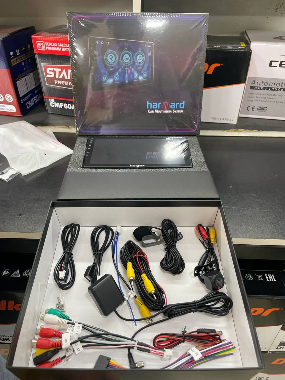 HARWARD tesla monitor 9 dyum. kamera, mikrafon ramka ichida boladi.