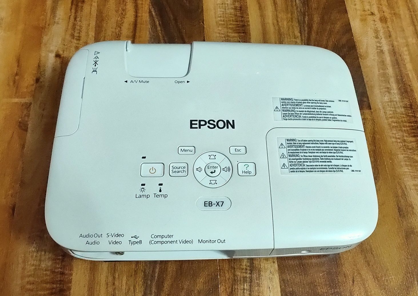 Проектор EPSON eb-x7.Лампа в отличном состоянии!