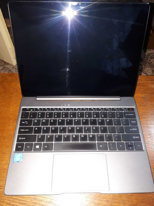 Laptop Ultraportabil Chuwi Gemibook Pro, Banii merg la un baiat bolnav