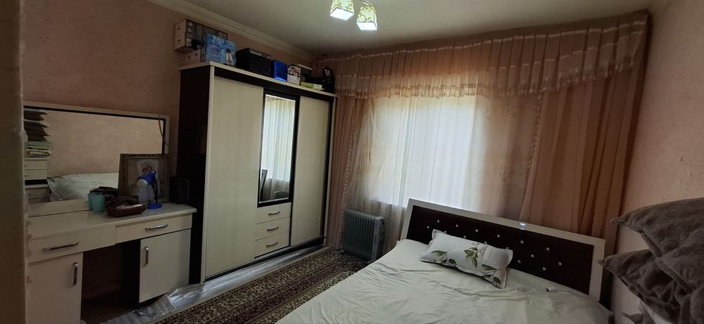 Срочно продаётся 4х комнатная квартира со всеми удобствами 2 этаж