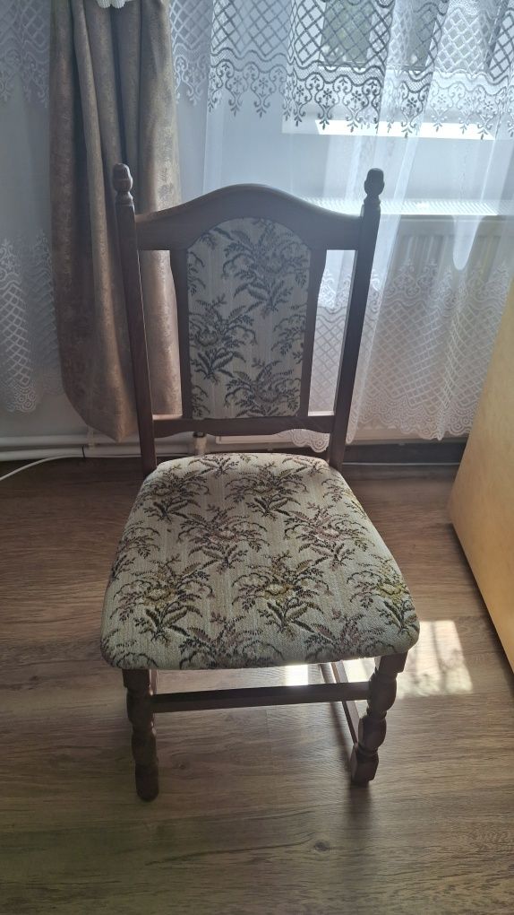 Vând masă cu scaune