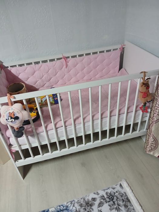 Vând pătuț nou cu tot cu saltea