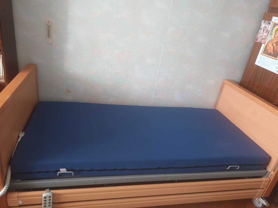 Болнично електрическо легло