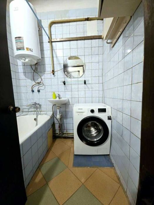 Дава се под наем Тристаен апартамент в София, Център - 90 кв.м за 561 € - Снимка #1