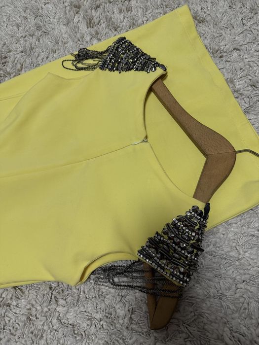 Жълта рокля- с размер