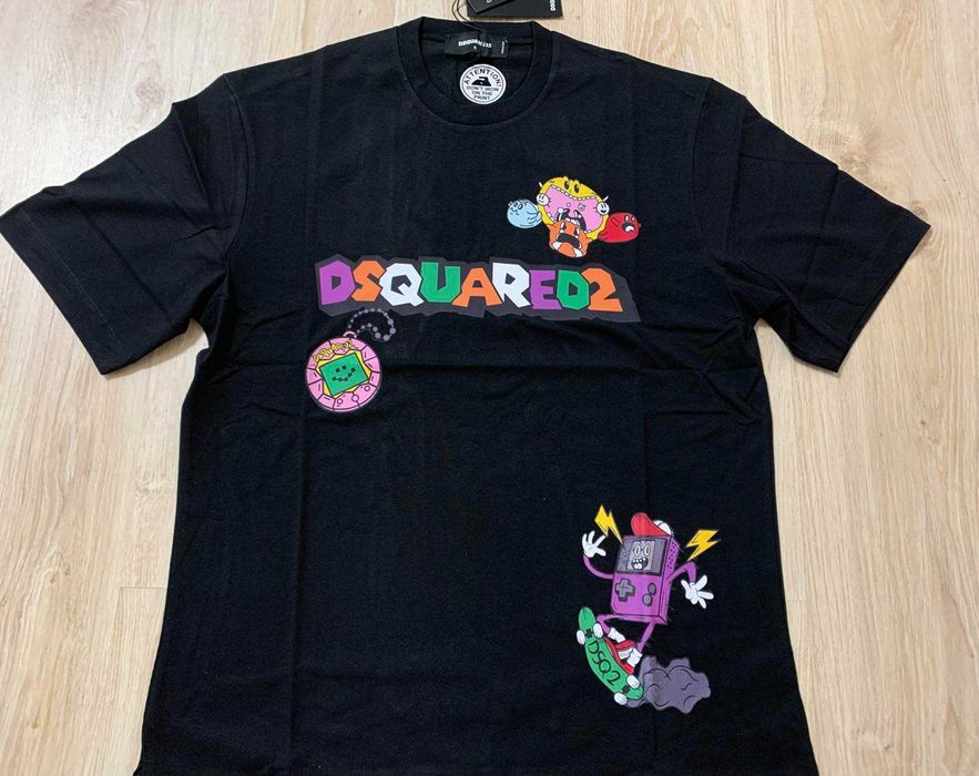 Нови мъжки тениски с етикети Dsquared D2 налични в черен цвят