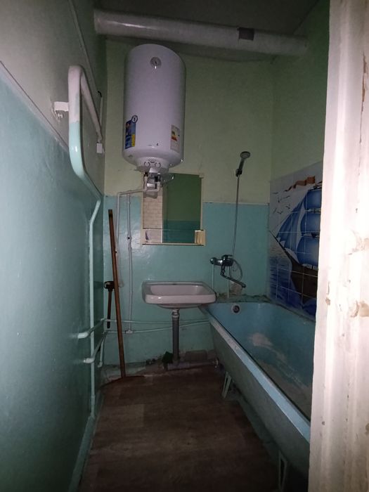 Продаёца квартира 2 комнатная Чирчик 8 микрараён