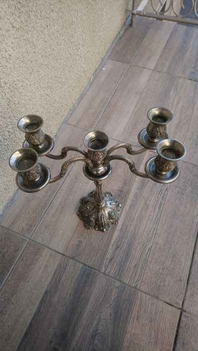 Sfesnic deosebit cu 5 brate.