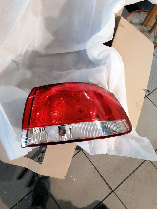 Vindem stop dreapta original pentru VW Golf 6 GTI cod 5K0 945 096 F