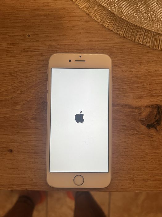 Vand iphone 6s Silvar impecabil
