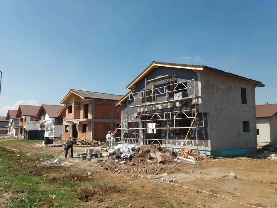 SOLID BUILDS S.R.L interioare si exterioare Echipa tinara si dinamica