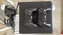 Ps 4 + 2 controllers