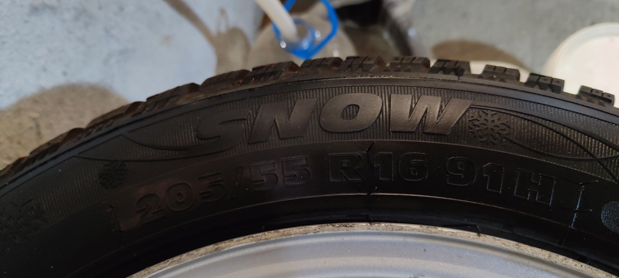 Оригиналнални джанти за BMW с зимни гуми  205 55 16